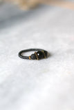 #06. Fingerring in schwarz, Edelsteine